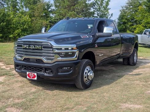 New 2026 RAM 3500 Laramie AWD/4WD image 4