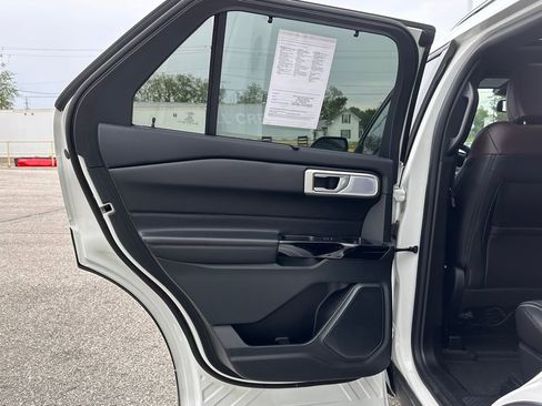 Certified 2023 Ford Explorer Platinum w/ Technology Package AWD/4WD image 15