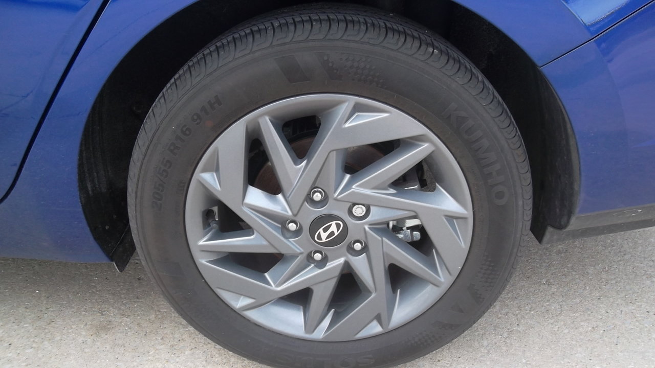 Used 2025 Hyundai Elantra Hybrid FWD image 16