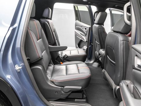 Used 2024 Chevrolet Traverse RS image 34