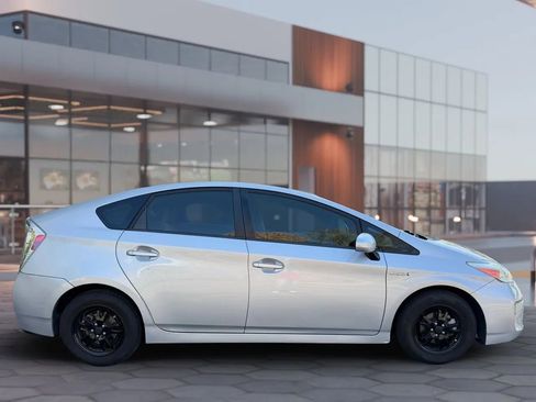 Used 2014 Toyota Prius Three image 10