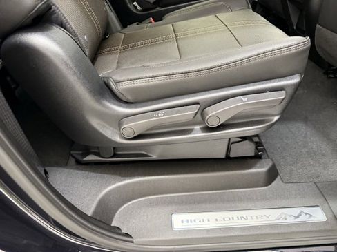 New 2025 Chevrolet Suburban High Country image 26