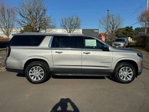 New 2026 Chevrolet Suburban Premier image 8