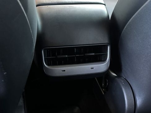 Used 2021 Tesla Model Y Long Range AWD/4WD image 14