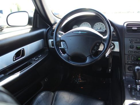 Used 2003 Ford Thunderbird Base image 9