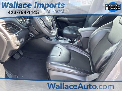 Used 2020 Jeep Cherokee Latitude Plus image 9