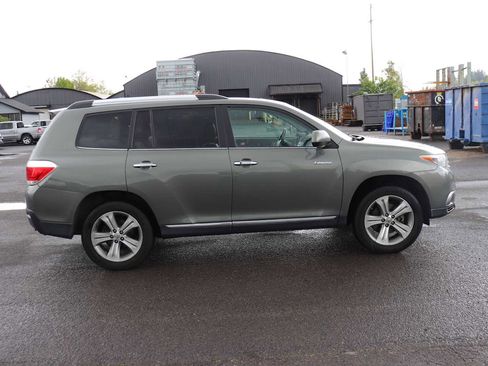 Used 2011 Toyota Highlander Limited w/ Tow Pkg image 4