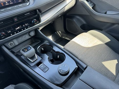 Used 2022 Nissan Rogue SV image 30