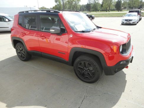 Used 2018 Jeep Renegade Trailhawk w/ Cold Weather Group II image 20