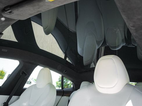 Used 2023 Tesla Model S AWD/4WD image 17
