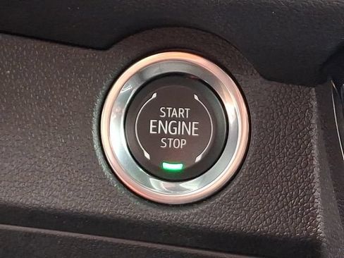 Used 2025 Chevrolet Traverse LT AWD/4WD image 16