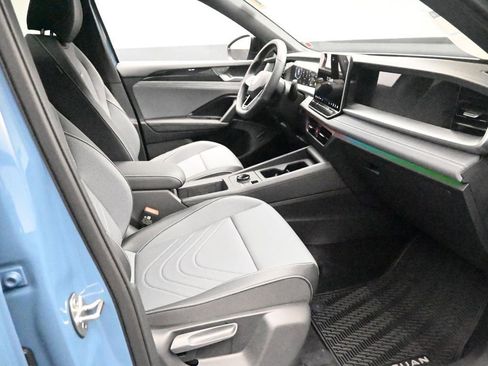 New 2026 Volkswagen Tiguan SE R-Line FWD image 29
