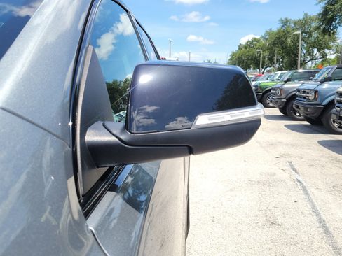 Used 2023 GMC Acadia SLT w/ Elevation Edition FWD image 4