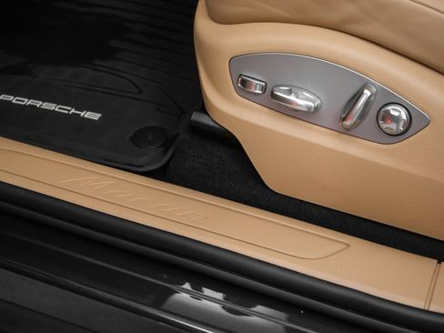 Used 2025 Porsche Macan image 26