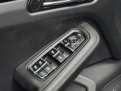 Used 2024 Porsche Macan AWD/4WD image 20