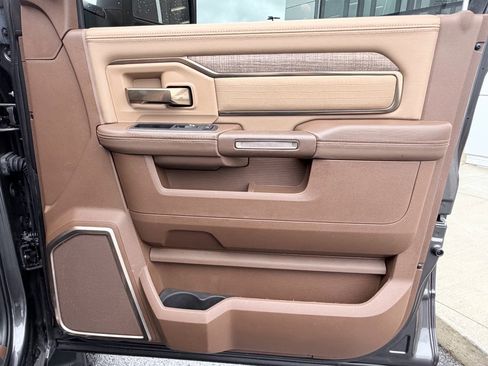 Used 2023 RAM 3500 Limited image 32