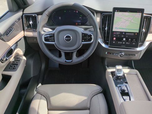 New 2026 Volvo XC90 T8 Ultra w/ Protection Package Premier image 12