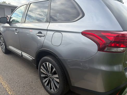 Used 2020 Mitsubishi Outlander ES AWD/4WD image 3