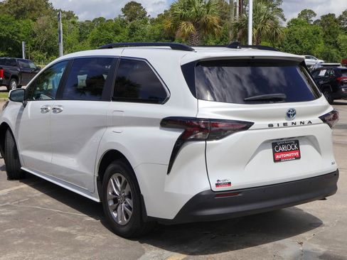 Used 2025 Toyota Sienna XLE FWD image 23