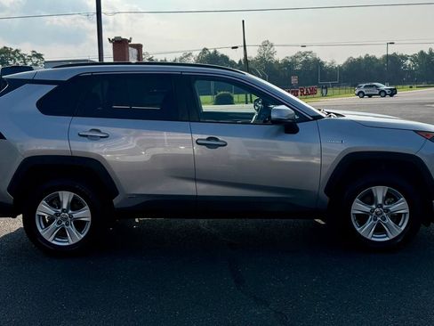 Used 2021 Toyota RAV4 XLE w/ Convenience Package AWD/4WD image 5