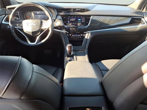 Used 2023 Cadillac XT6 Premium Luxury image 13