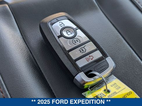 Used 2025 Ford Expedition Active image 39