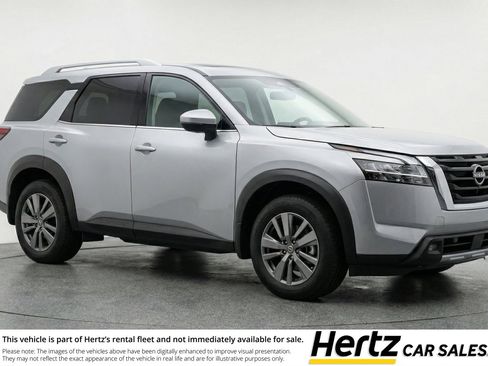 Used 2025 Nissan Pathfinder SV FWD image 1