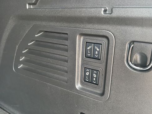 Used 2025 Buick Enclave Avenir w/ LPO, All-Weather Package AWD/4WD image 31