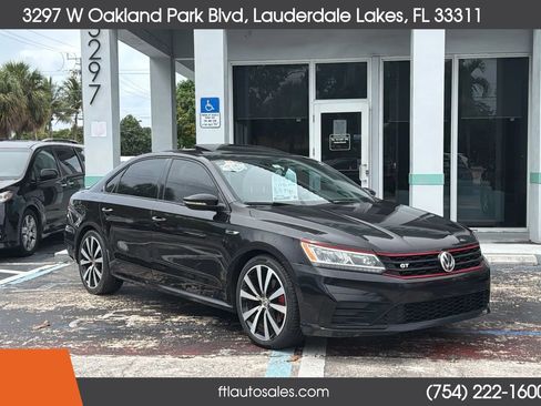 Used 2018 Volkswagen Passat 3.6 FWD image 2