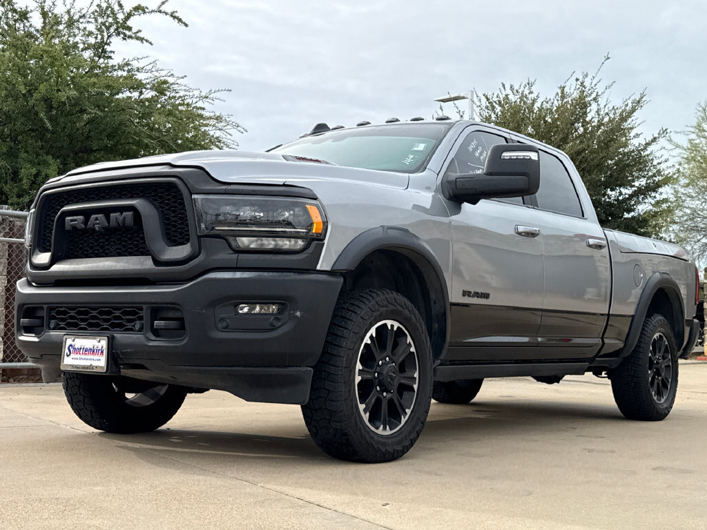 Used 2021 RAM 2500 Laramie w/ Night Edition AWD/4WD image 3