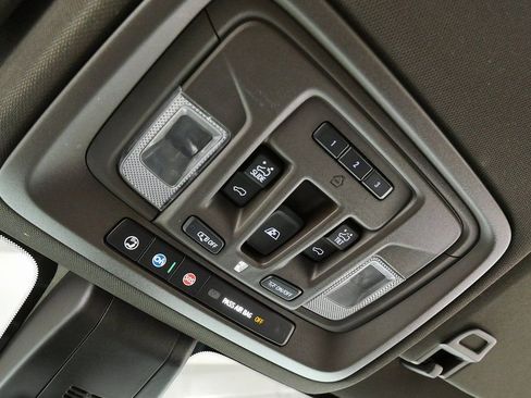 Used 2020 GMC Sierra 1500 Denali w/ Denali Ultimate Package AWD/4WD image 34