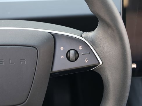 Used 2025 Tesla Model 3 image 26