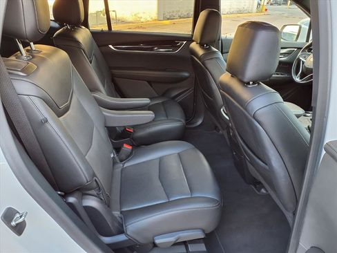 Used 2022 Cadillac XT6 Premium Luxury image 10