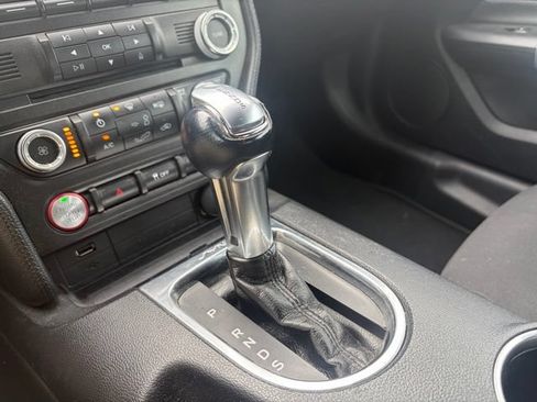 Used 2018 Ford Mustang Coupe RWD image 12