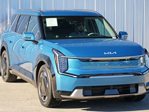 Used 2024 Kia EV9 Land image 56