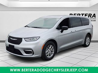 New 2026 Chrysler Pacifica Select FWD video 2