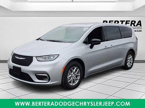 New 2026 Chrysler Pacifica Select FWD image 2