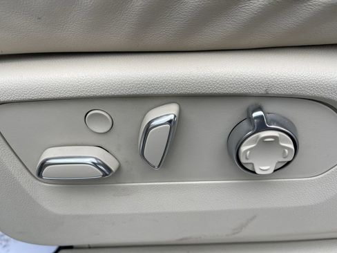 Used 2022 Cadillac Escalade ESV Premium Luxury Platinum image 12