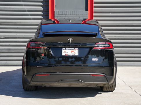 Used 2022 Tesla Model X Plaid image 4