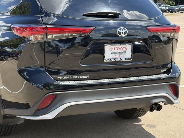 Used 2022 Toyota Highlander XSE FWD image 6