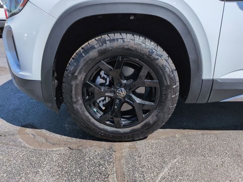 Used 2024 Volkswagen Atlas Peak Edition SE image 27