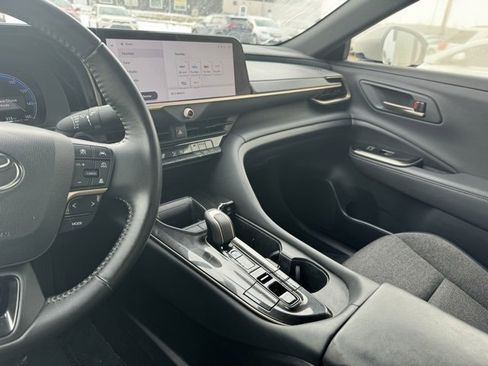 Used 2024 Toyota Crown XLE image 19