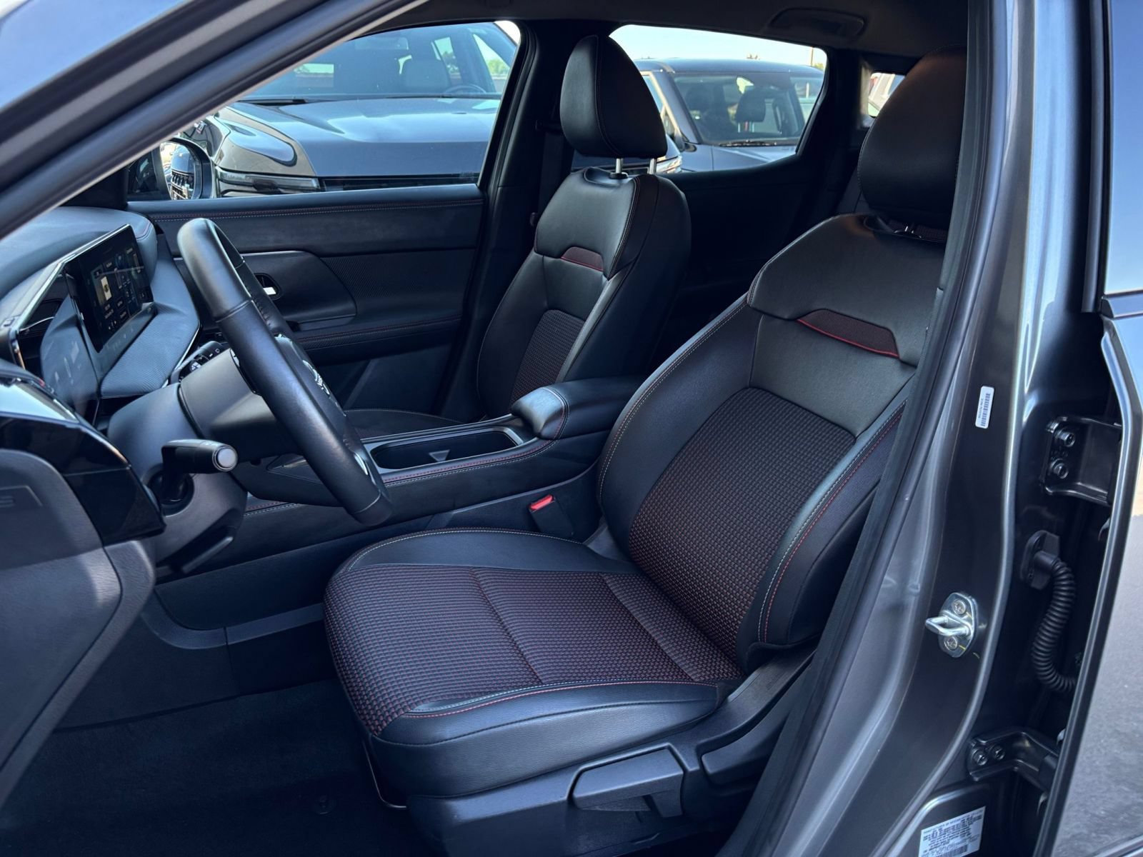 Used 2026 Nissan Kicks SR FWD image 35