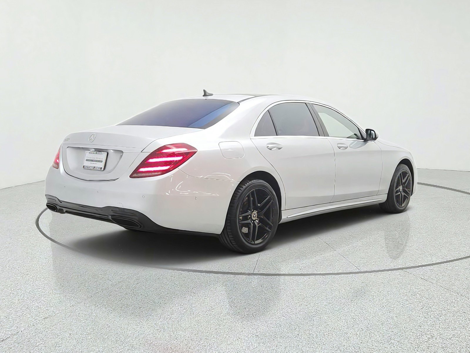 Used 2018 Mercedes-Benz S 560 Sedan image 5