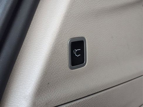 Used 2024 Chrysler Pacifica Select image 31