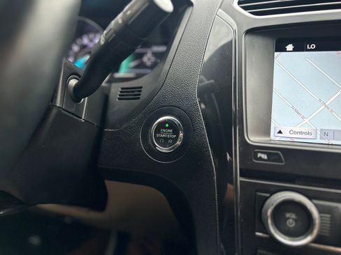 Used 2017 Ford Explorer XLT w/ Equipment Group 202A image 7