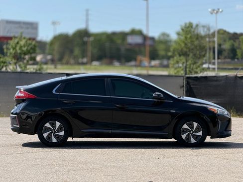 Used 2017 Hyundai Ioniq SEL image 7