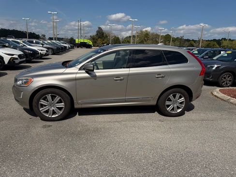 Used 2016 Volvo XC60 T6 w/ Proximity Package image 12