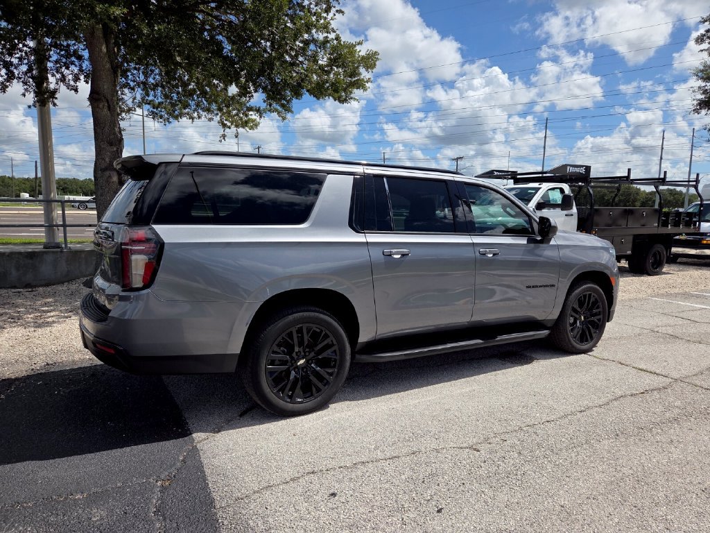Used 2021 Chevrolet Suburban RST RWD image 13