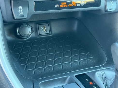 Used 2024 Toyota RAV4 XLE FWD image 18